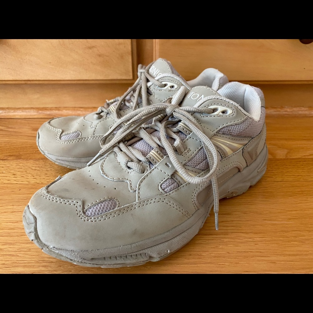 Vionic Walker Athletic Walking Shoes in Taupe